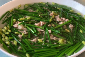 Người Việt hay dùng làm gia vị mà không biết loại lá này lại là 'thần dược' bổ thận: Bán đầy chợ, giá lại dễ mua