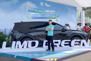 Tài xế công nghệ “kéo hội” đi lên đời xe điện, đơn chốt liên tục trong “Ngày hội xanh” tại Hà Nội