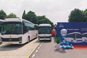 THACO AUTO vừa bàn giao lô xe khách thế hệ mới cho DHP Group
