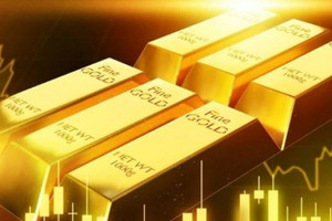 Giá vàng lao dốc khi Fed giữ nguyên lãi suất