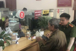 Ông N. rút hết tiền tiết kiệm ở ngân hàng Agribank, nhân viên và công an ngăn lại ngay