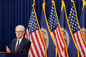 Fed giữ nguyên lãi suất bất chấp 'chia rẽ nội bộ' và áp lực từ ông Trump