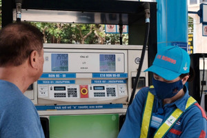 Xăng E10 ngày đầu mở bán: Cửa hàng tiêu thụ gần 1.000 lít trong một buổi