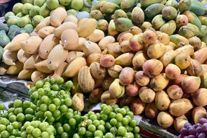 Loại xoài vàng ươm, thơm nức 'gây sốt' thị trường hoa quả: Hình dáng lạ mắt, giá rẻ, xuất xứ gây tranh cãi