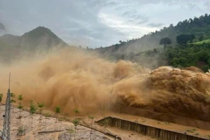Mưa lớn kéo dài ở Điện Biên, 2 người bị vùi lấp tử vong, thủy điện xả lũ khẩn cấp