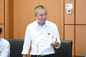PGS.TS Nguyễn Lân Hiếu đề xuất với Chủ tịch FPT: Sẽ triển khai dự án đặt máy sốc điện nơi công cộng để hỗ trợ cấp cứu ngừng tuần hoàn