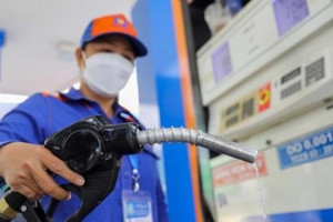 Từ hôm nay 1/8, người dân Hà Nội, Hải Phòng và TP. HCM được trải nghiệm loại xăng mới, giá rẻ hơn RON 95