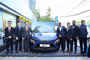 VinFast ra mắt showroom lớn nhất tại quốc gia đông dân thứ 2 thế giới