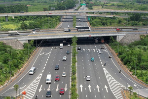 Cục CSGT đề xuất cấm xe tải làm điều này trên cao tốc