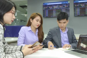 Chờ đợi gì sau những ngày chứng khoán biến động dữ dội?