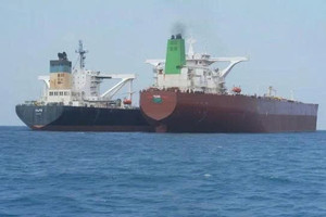 Cách Trung Quốc qua mặt Mỹ, âm thầm bơm tiền cho Iran bằng ‘đội tàu ma’