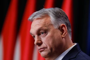 Thủ tướng Hungary thúc giục Ukraine từ bỏ ý định gia nhập NATO
