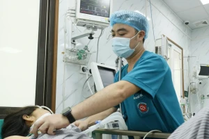 Bệnh viện Bạch Mai lên tiếng về thông tin ’tăng 1 độ, tăng 10% nguy cơ đột quỵ’