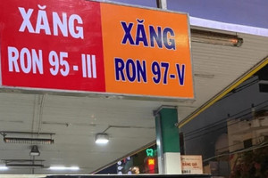 Xe sang, phân khối lớn tại TPHCM vẫn có thể đổ xăng 'xịn', giá chỉ 21.540 đồng/lít