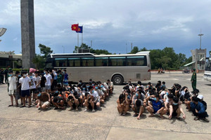 Khởi tố 365 người