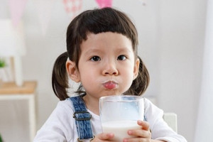Chuyên gia: Cần rạch ròi quy chuẩn sữa, không thể gian lận với người tiêu dùng, nhất là trẻ nhỏ