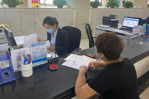 Bà Trương rút 360 triệu từ sổ tiết kiệm chuyển vào tài khoản cá nhân, nhân viên ngân hàng phong tỏa tài khoản rồi lập tức báo công an