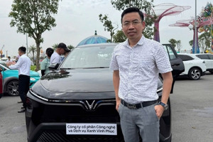 Vừa nhận xe VinFast Limo Green, vị khách sộp từng mua 10.000 chiếc lần đầu tuyên bố về ‘chất xe’ cùng khả năng vận hành