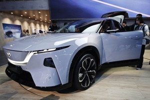 SUV điện tân binh của Mazda có gì mà chưa ra lò đã có 38.000 đơn đặt cọc?