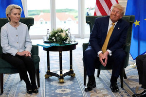 EU bất ngờ tuyên bố hoãn áp thuế trả đũa Mỹ thêm 6 tháng