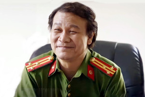 Nam diễn viên là ông trùm phản diện phim Việt, ngoài đời mang quân hàm Đại tá Công an, nguyên Phó Đoàn kịch nói CAND