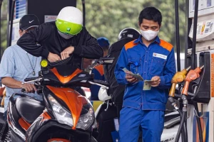 Giá xăng tăng vượt mốc 20.000 đồng/lít