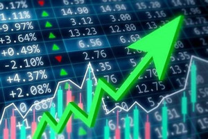VN-Index 'hụt hơi' ngay khi chạm đỉnh lịch sử, dòng tiền ồ ạt săn midcap