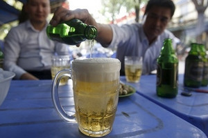 Mặt hàng bia chịu thuế TTĐB lên 65% vào năm 2026: Sabeco rục rịch tăng giá sản phẩm phổ thông từ quý III/2025