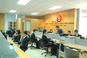 Tiếp vụ Chứng khoán Hòa Bình (HBS): Phong tỏa số dư 608 mã chứng khoán của 1.220 tài khoản cá nhân