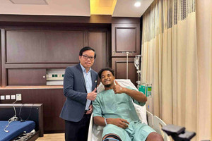 Giáo sư từng mổ trực tiếp cho cầu thủ Xuân Son vừa trở thành Tổng Giám đốc hệ thống y tế tư nhân của ông Phạm Nhật Vượng