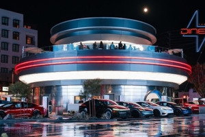 Elon Musk 'thất bại' sau 2 tuần khai trương trạm sạc tương lai
