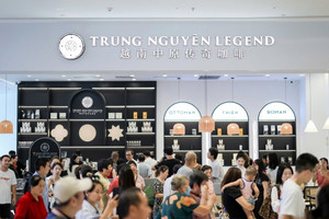 Ông Đặng Lê Nguyên Vũ tiếp tục khai trương cửa hàng Trung Nguyên Legend tại Mỹ
