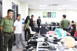 Khám xét khẩn cấp 1 công ty, khởi tố 20 người, tịch thu 800 tỷ trong đường dây lừa đảo tiền ảo
