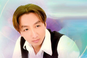 Nam ca sĩ chuyên hát 'nhạc nghèo', 13 năm trước đã nhận cát-xê 140 triệu đồng/show, U70 hạnh phúc bên vợ trẻ kém 30 tuổi