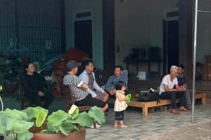 Cả làng vui mừng vì anh nông dân bán gà lôi trắng bị kết án 6 năm tù được tại ngoại