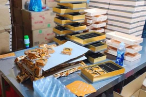 Đột kích một kho hàng, công an phát hiện 20.000 hộp bánh trung thu nhái nhãn hiệu lớn, triệt phá đường dây sản xuất hàng giả 73 tỷ đồng