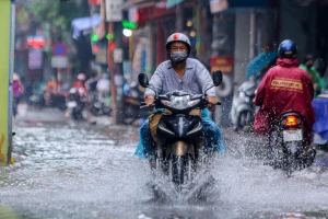 Miền Bắc đón mưa lớn, Thủy điện Hoà Bình liên tiếp mở cửa xả đáy