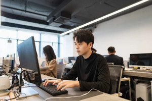 Chìm trong thất nghiệp, người trẻ Trung Quốc chi gần 200.000 đồng mỗi ngày để… giả vờ đi làm