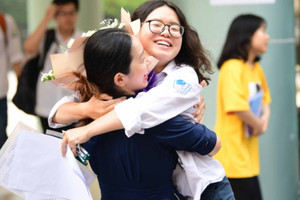 Nhóm ngành giữ vững 'độ hot' mùa tuyển sinh ĐH năm nay: Con vào được là gia đình 'nở mày nở mặt', lương nghìn đô ngay từ khi ra trường