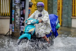 TPHCM đón mưa lớn diện rộng, có nơi trên 100mm