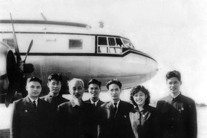 Chiếc chuyên cơ từng chở Bác Hồ đang gây ‘sốt’ mạng, là món quà đặc biệt tặng riêng Chủ tịch Hồ Chí Minh
