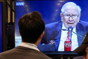 Warren Buffett bất ngờ đặt cược 1,6 tỷ đô vào doanh nghiệp đang lao dốc, CEO vừa từ chức