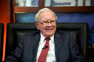 Gom mạnh 1 cổ phiếu giảm giá gần 70%, Warren Buffett toan tính gì?