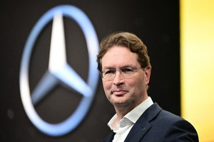 CEO Mercedes cảnh báo ngành ô tô châu Âu sẽ sụp đổ nếu cấm xe xăng