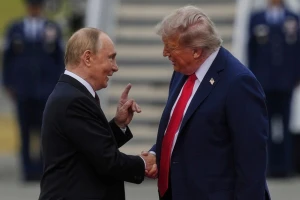 Dấu hỏi lớn sau cuộc gặp gây kinh ngạc giữa Tổng thống Trump và Tổng thống Putin