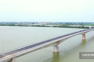 Sắp thông xe cầu vượt sông nghìn tỷ nối 2 tỉnh miền Bắc, kết thúc hơn 200 năm di chuyển bằng đò của người dân bên sông Hồng