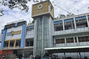 Trung tâm thương mại 4 mặt tiền bỏ hoang 10 năm sẽ bị phá dỡ
