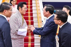 Quốc vương Bhutan và Hoàng hậu đến Hà Nội