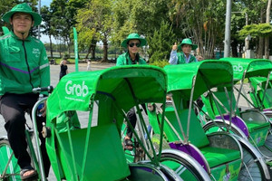 Grab bắt tay thành phố trực thuộc Trung ương trẻ nhất Việt Nam ra mắt xích lô công nghệ đầu tiên trên thế giới