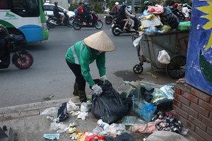 Hà Nội đề xuất tăng giá thu gom rác sinh hoạt lên tối đa 43.000 đồng/người/tháng, gấp 7 lần so với hiện nay
